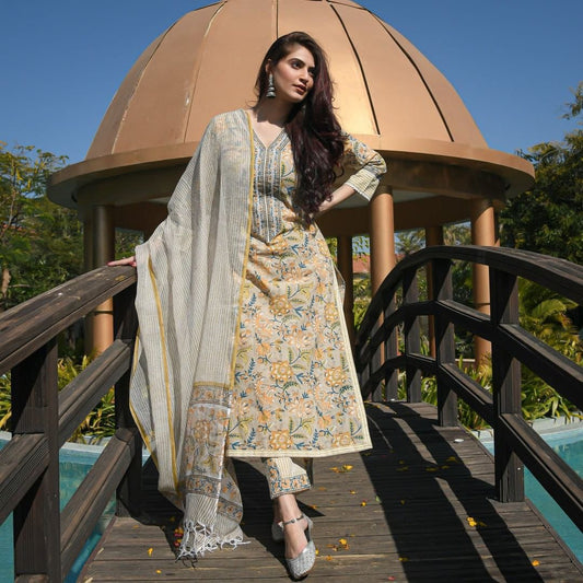 Cotton Beautiful Floral Print & Lace Work Salwar Kameez