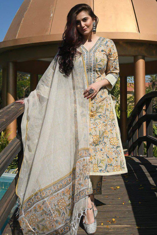 Cotton Beautiful Floral Print & Lace Work Salwar Kameez
