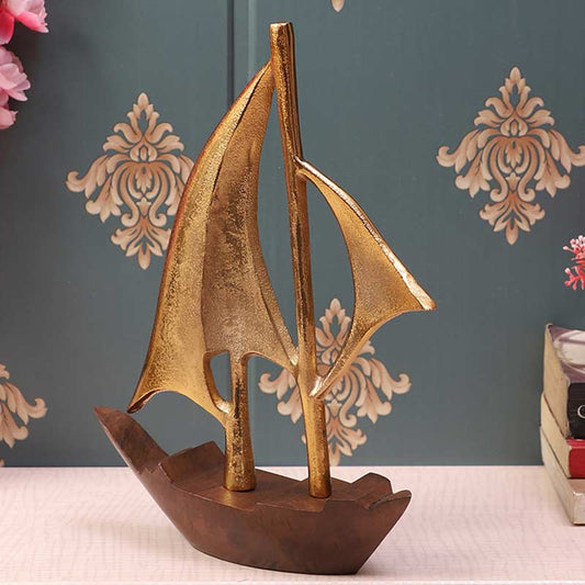 Raw Matt Gold Aluminum Sailing Boat For Table Décor