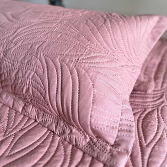 Pink Bedcover With 2 Pillowcases