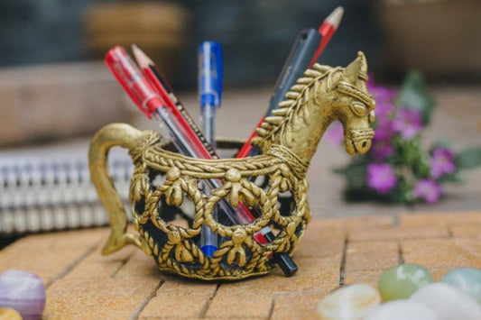 Decorative Horse Shaped Pen Stand