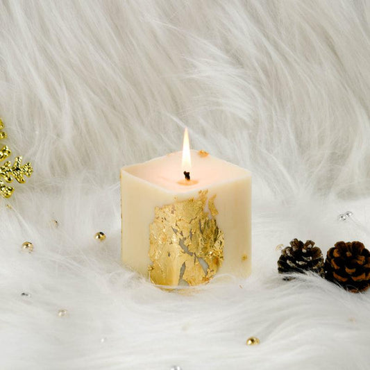 White Gold Kindness Cinnamon Roll Scented Candle